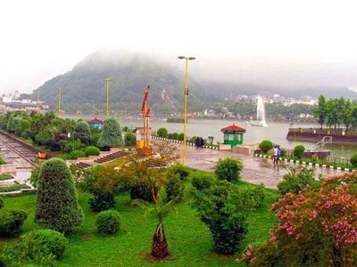 برگزاری کنسرت ناصر وحدتی در جزیره استخر لاهیجان 