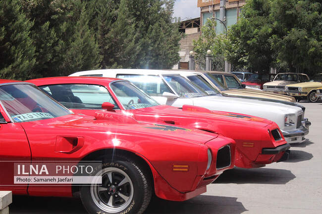 همایش خودروهای کلاسیک در مشهد