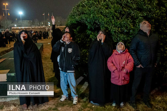 نور افشانی در شب سالگرد انقلاب