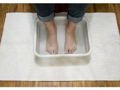 قرار دادن پا در آب داغ چه محاسن و معایبی دارد؟