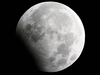 وقوع ماه گرفتگی جزئی در روز چهارشنبه