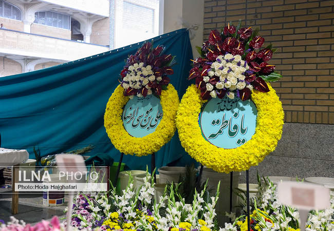 گل‌آرایی ضریح حضرت معصومه(س) 