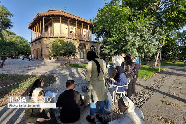 تور کُروکی در کاخ چهلستون به روایت تصویر