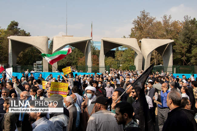 راهپیمایی مردم تهران در محکومیت حمله تروریستی به حرم مطهر احمدبن موس