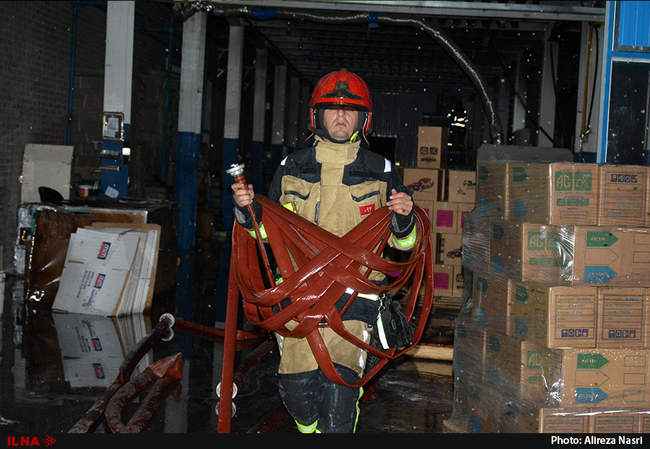 مهار آتش سوزی شرکت ایران چسب در شهرصنعتی البرز