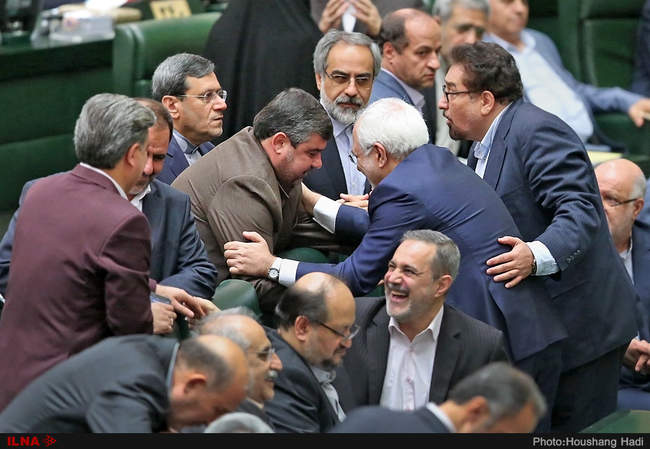 از ترافیک نمایندگان پشت صندلی وزرا تا دلجویی‌های بهارستانی