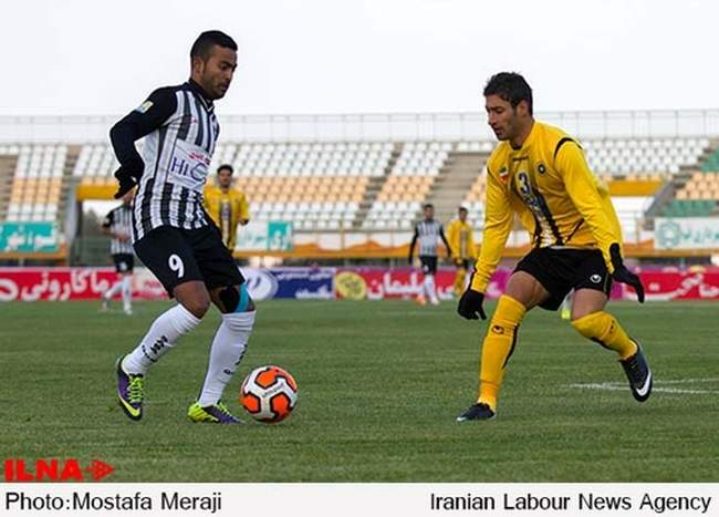 بازی صبای قم و سپاهان اصفهان در ورزشگاه یادگار امام شهر قم