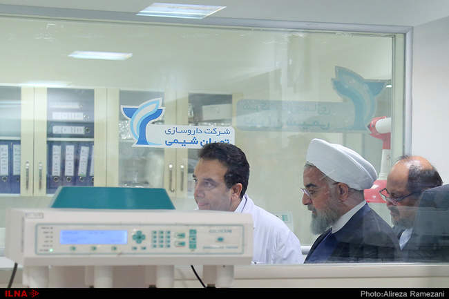گزارش تصویری بازدید رئیس‌جمهور از شرکت داروسازی تهران شیمی