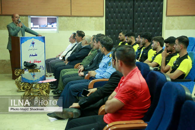 حضورتیم فوتبال عقاب نهاجا در آسایشگاه سرای احسان کهریزک