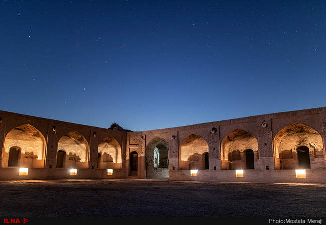 نماهای شبانه کاروانسرای ساسانی دیرگچین