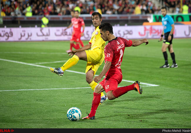مسابقه فوتبال بین دوتیم پرسپولیس تهران و نفت تهران