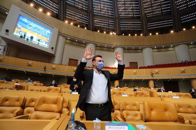 گزارش تصویری از لحظه انتخاب عزیزی خادم به عنوان رئیس فدراسیون فوتبال