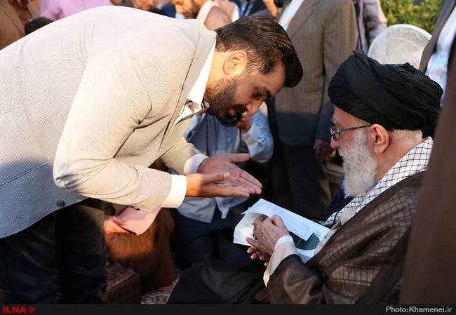 دیدار جمعی از شاعران با رهبر انقلاب