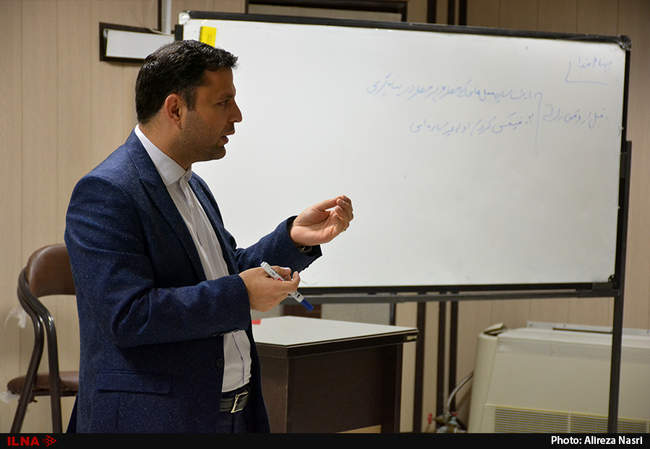 آشنایی خبرنگاران قزوین با راههای کاهش خسارت ناشی از زلزله 