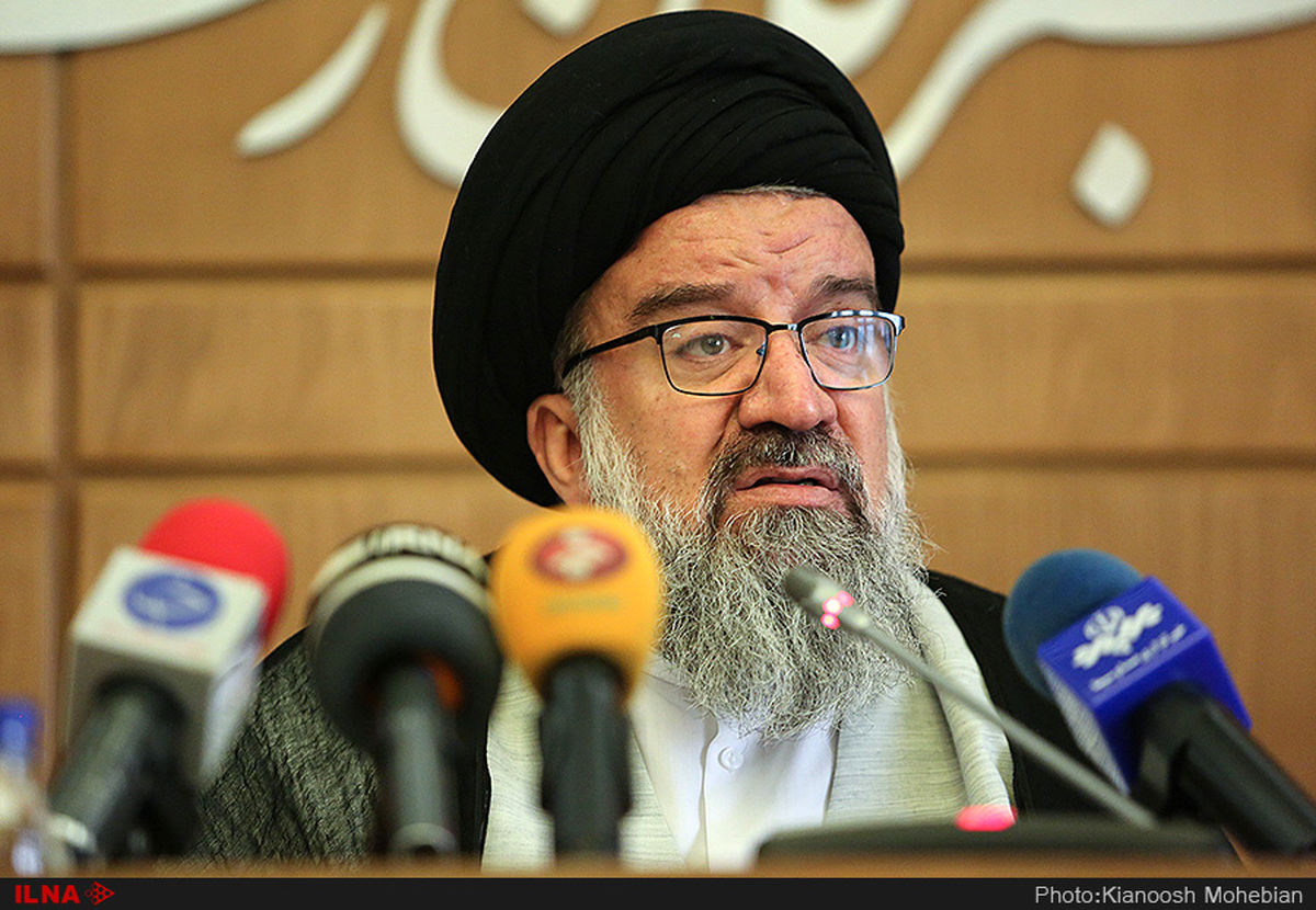 علما و بزرگانی که تریبون دارند، خط مقدم «جهاد تبیین» هستند
