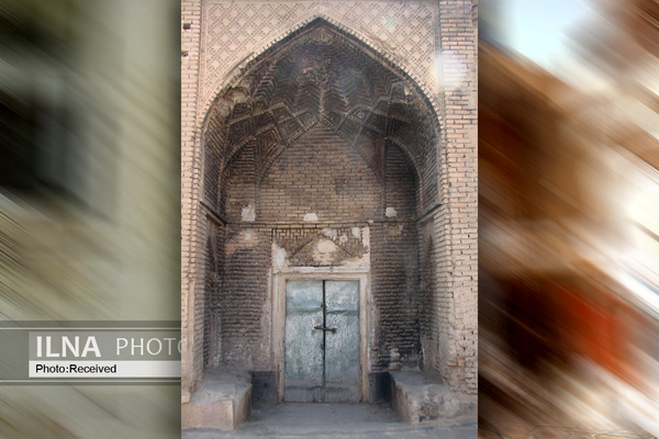 سردر اصلی باغ ایلخانی نیازمند تعمیر و مرمت است/ خاکبرداری در بخش‌های فاقد درخت با طرح مصوب میراث