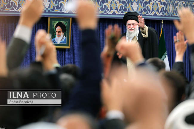 دیدار هزاران نفر از مردم قم با رهبر انقلاب