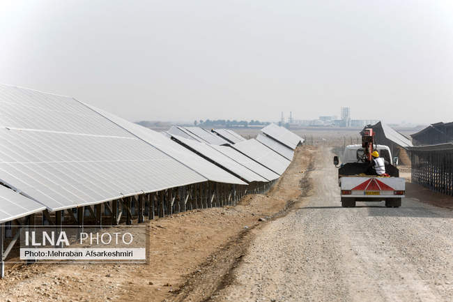 بازدید اصحاب رسانه از نیروگاه خورشیدی