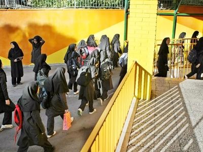 بحران اقتصادی و آموزشی کارگران فارس/ وقتی پول مسیر موفقیت را تعیین می‌کند