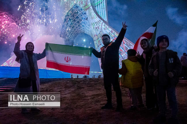 نور افشانی در شب سالگرد انقلاب