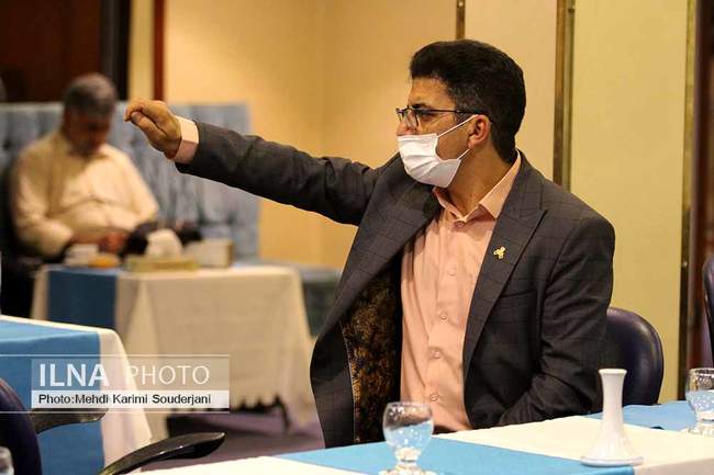 دیدار استاندار اصفهان با مدیریت کارخانه و اعضای تیم فوتبال ذوب آهن  