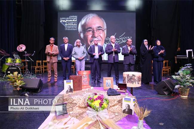  رونمایی از یادمان مزار محمدعلی بهمنی در بندرعباس