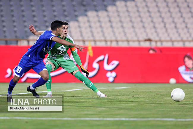 دیدار تیمهای فوتبال استقلال تهران و تراکتورسازی تبریز