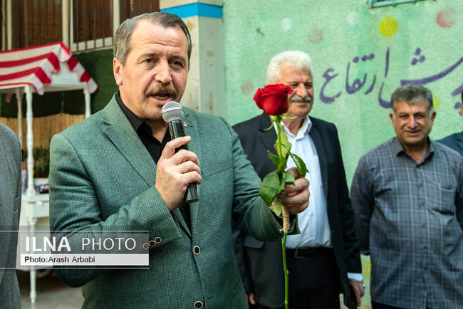 بازدید رییس کنفدراسیون اتحادیه کارمندان بخش عمومی ترکیه از دبستان ا�