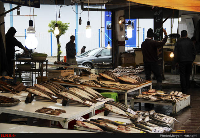 یک روز بارانی در بازار نوشهر