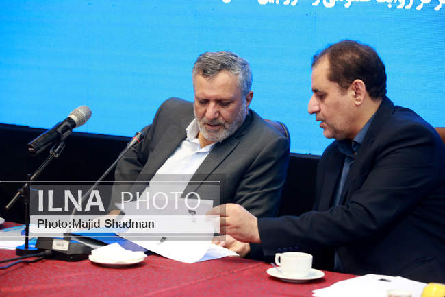 وزیر تعاون، کار و رفاه اجتماعی، در جلسه هم‌اندیشی با کارگران نمونه ک