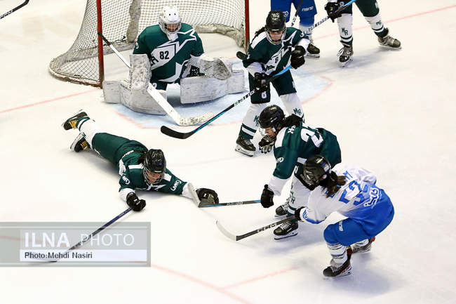 دیدار تیمهای هاکی روی یخ بانوان ام دات آر و آیس باکس 