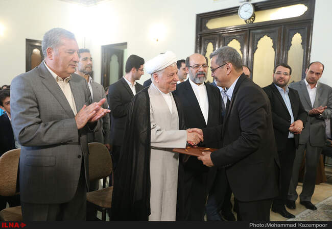 دیدار استادان و دانشجویان نخبه علم رباتیک دانشگاه آزاد اسلامی با آیت‌الله هاشمی رفسنجانی