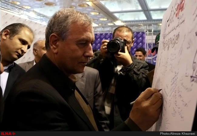 بازدید علی ربیعی وزیر تعاون، کار ورفاه اجتماعی ازنمایشگاه مطبوعات و 