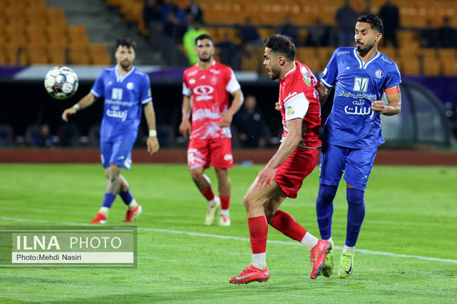 دیدار تیمهای فوتبال پرسپولیس تهران و استقلال خوزستان