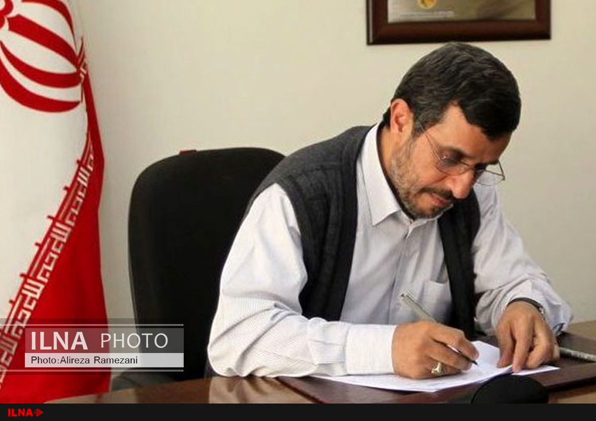 تسلیت احمدی‌نژاد به فرمانده کل ارتش