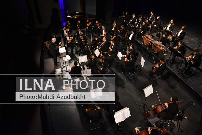 اجرای ارکستر ملی ایران به رهبری همایون رحیمیان