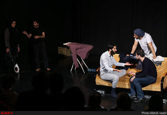 نمایش دَر به کارگردانی شهاب مهربان