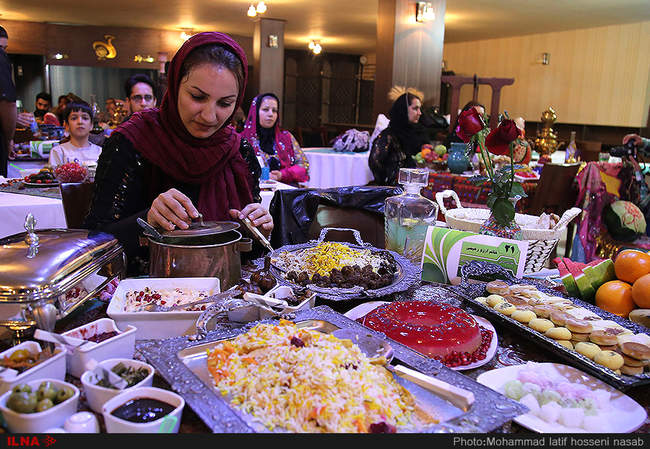 جشنواره غذاهای سنتی در سنندج به مناسبت شب یلدا