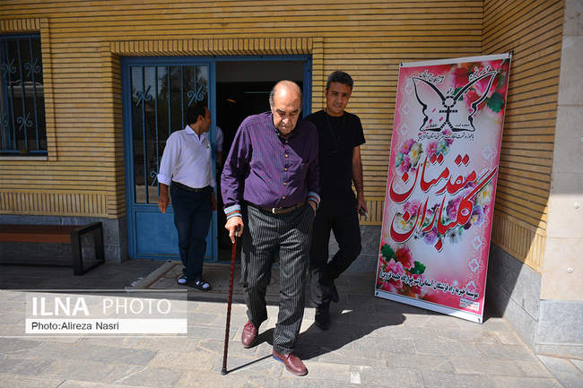خواننده صاحب سبک ایرانی در میان کودکان شیرخوارگاه آمنه قزوین