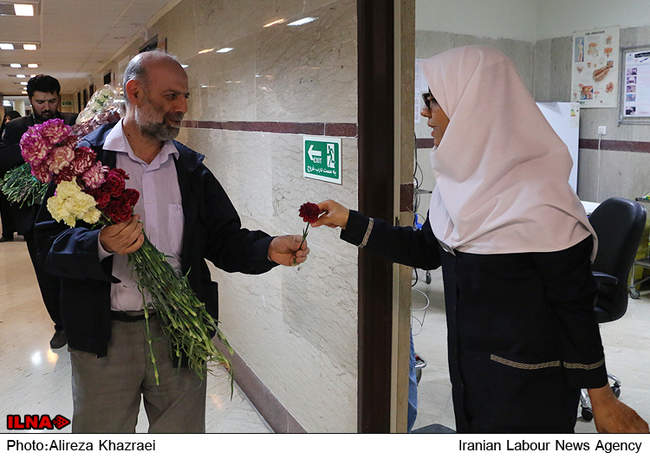 عیادت دبیرکل خانه کارگر از بیماران