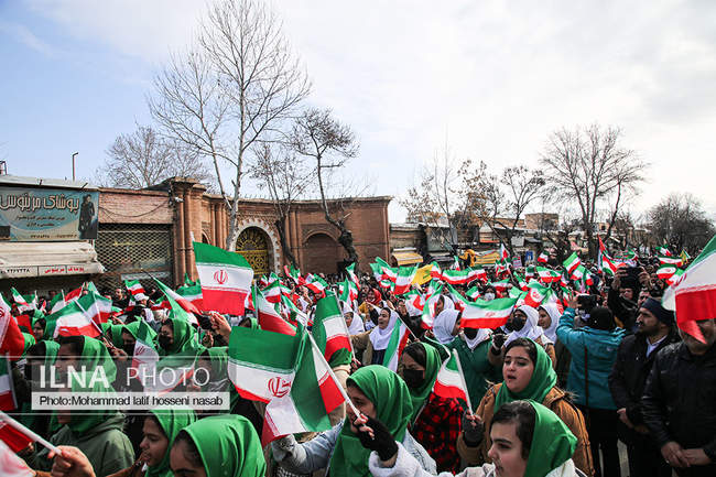 حضور حماسی مردم سنندج در راهپیمایی ۲۲بهمن 