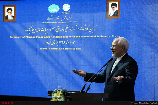 آیین کاشت درخت صلح و دوستی با حضور ظریف و سفرای خارجی 