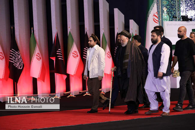 ادای احترام مهمانان و مسئولان خارجی به پیکر امام شهید/1