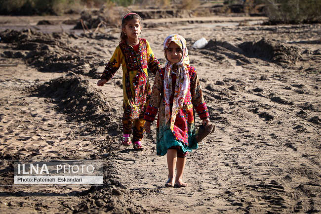 اهدا لوازم منزل و دام سبک و سنگین به سیل زدگان شهرستان زهکلوت و رودبا