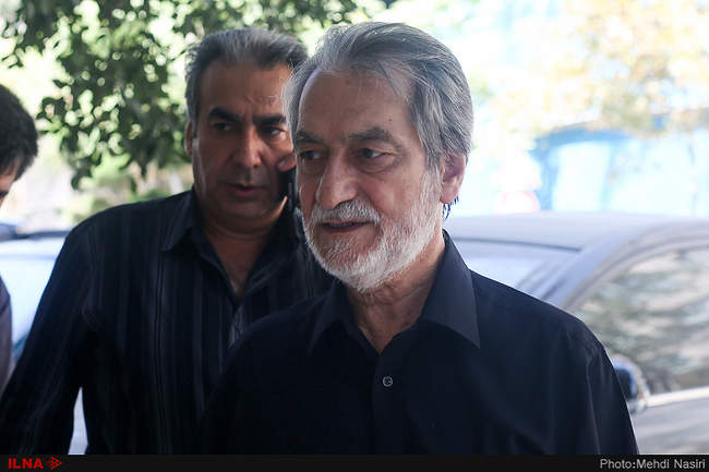 منزل مرحوم عزت‌الله انتظامی ساعاتی بعد از انتشار خبر درگذشت این هنر