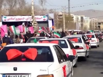 همراهی ۴۲عروس و داماد کرجی با کاروان های خودرویی ۲۲ بهمن