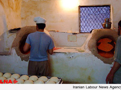 دستمزد کارگران خباز در مشهد، کردستان و اصفهان چگونه محاسبه می‌شود؟ / ده ساعت کارِ روزانه پای تنور برای حقوقی کمتر از پایه مزد