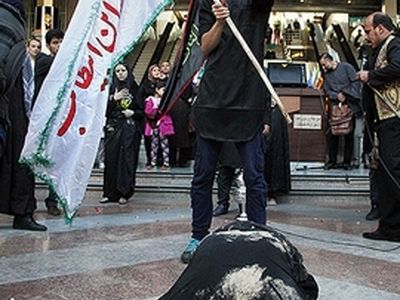 اهتزاز پرچم حرم حضرت ابوالفضل العباس(ع) در برج میلاد