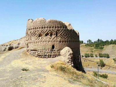 اثر «کهنه قلعه» به پارک تاریخی مشگین شهر تبدیل شود