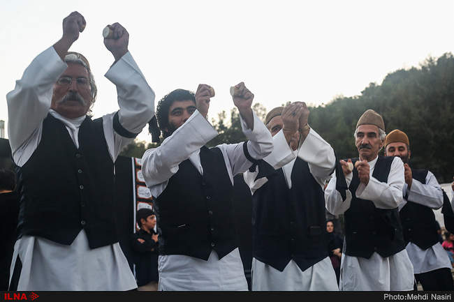 آیین برافراشتن پرچم عزا بر فراز بلندترین سکوی پرچم ایران